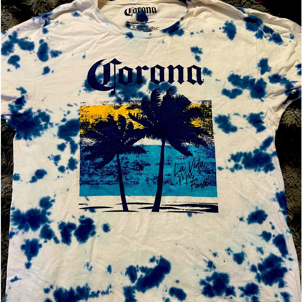 Corona tee size M